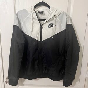 Nike Black and White wind breaker  Jacket Womens medium